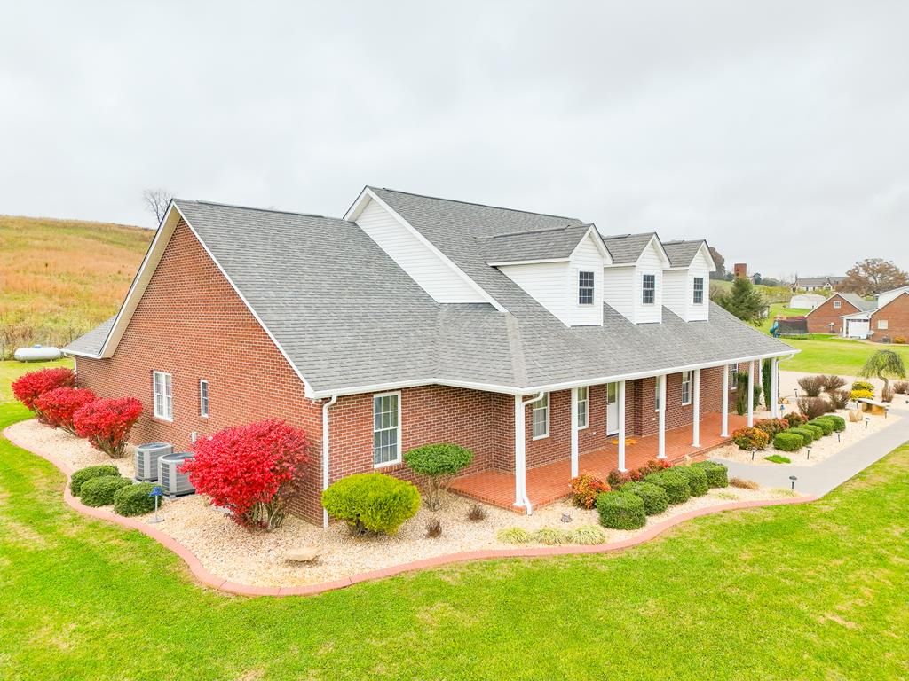 Photo of 18137 NW Old Jonesboro Road, Abingdon, VA 24211 (MLS # 104063)