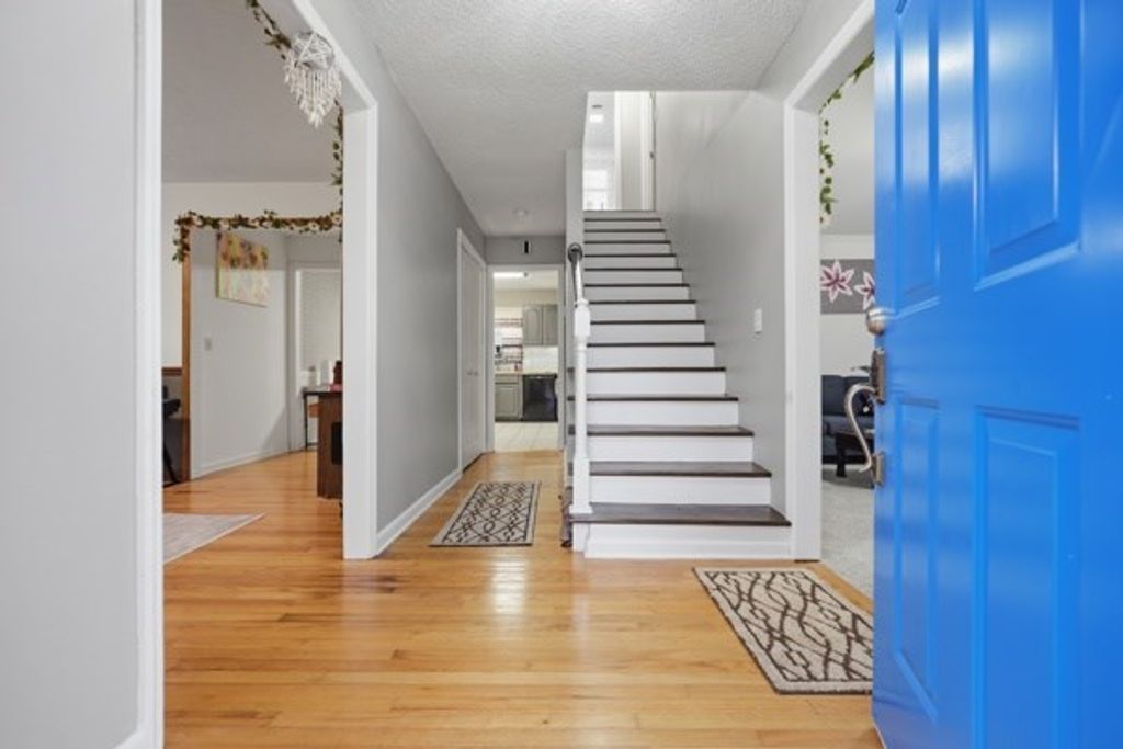 Photo of 17611 Mahogany Drive, Abingdon, VA 24210 (MLS # 109237)