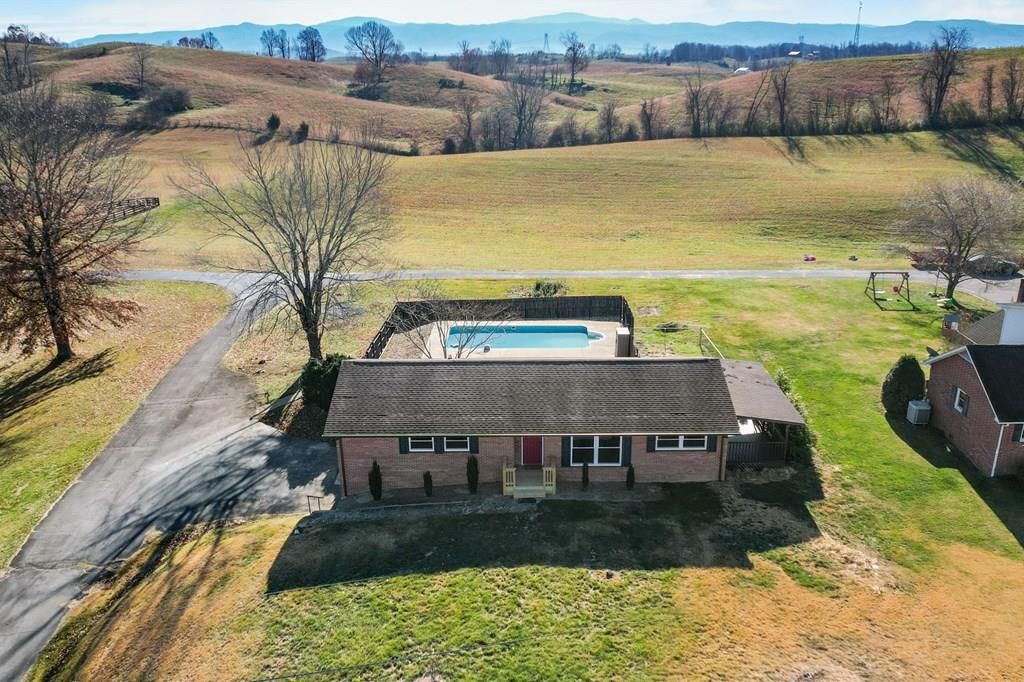 Photo of 105 S Monte Vista Dr, Glade Spring, VA 24340 (MLS # 104152)