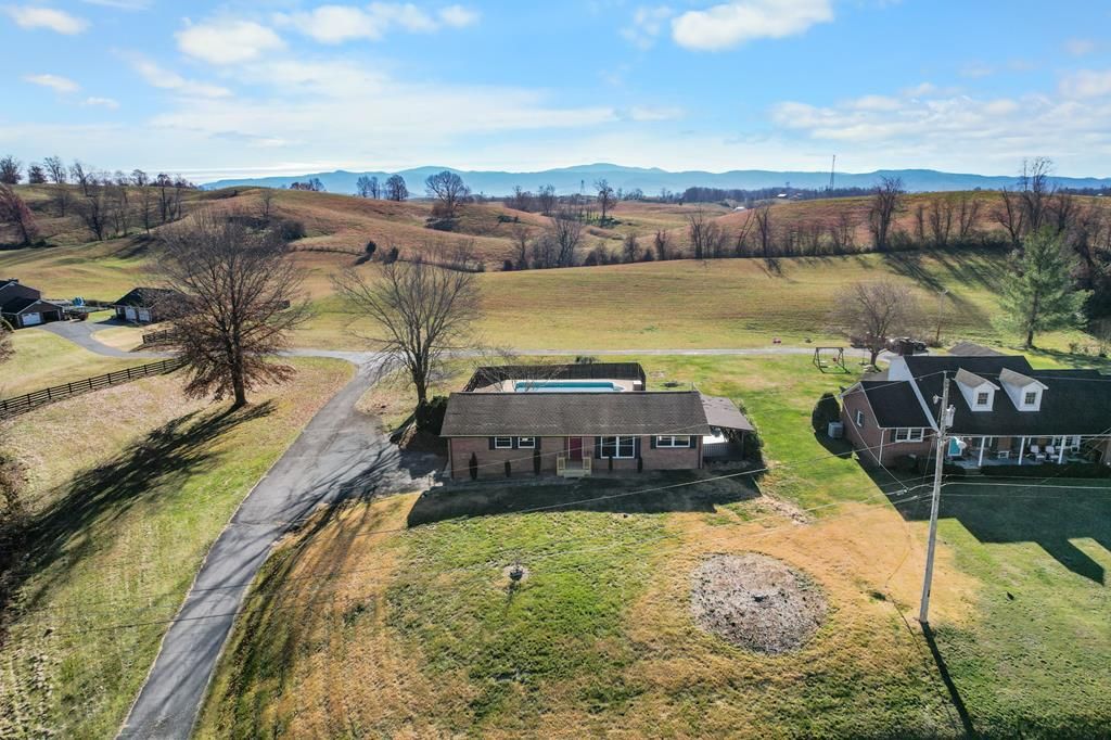 Photo of 105 S Monte Vista Dr, Glade Spring, VA 24340 (MLS # 104152)