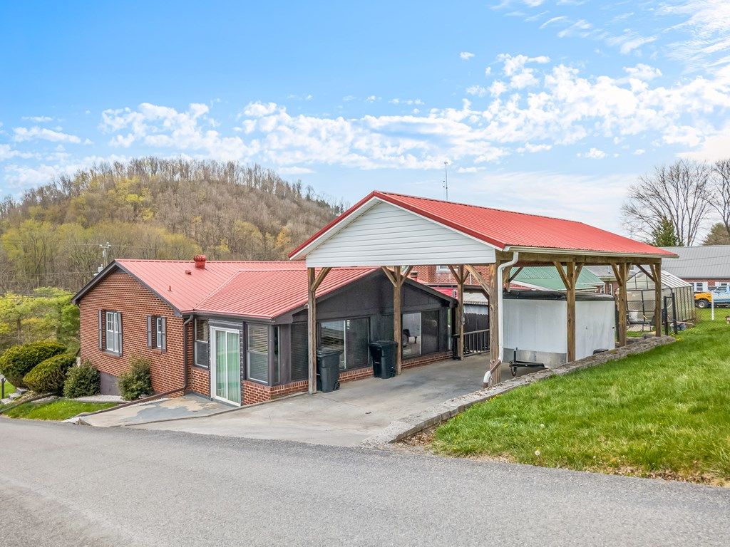 Photo of 687 Riverside Dr, North Tazewell, VA 24630 (MLS # 109541)