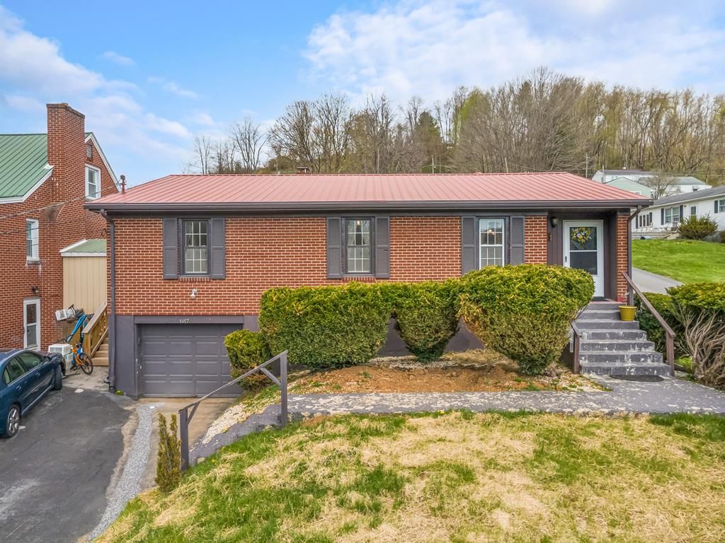 Photo of 687 Riverside Dr, North Tazewell, VA 24630 (MLS # 109541)