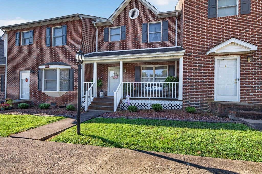 Photo of 805 Edgemont North St NE Unit D ST, Abingdon, VA 24210 (MLS # 111339)