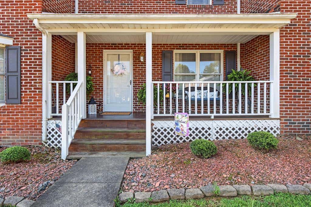 Photo of 805 Edgemont North St NE Unit D ST, Abingdon, VA 24210 (MLS # 111339)