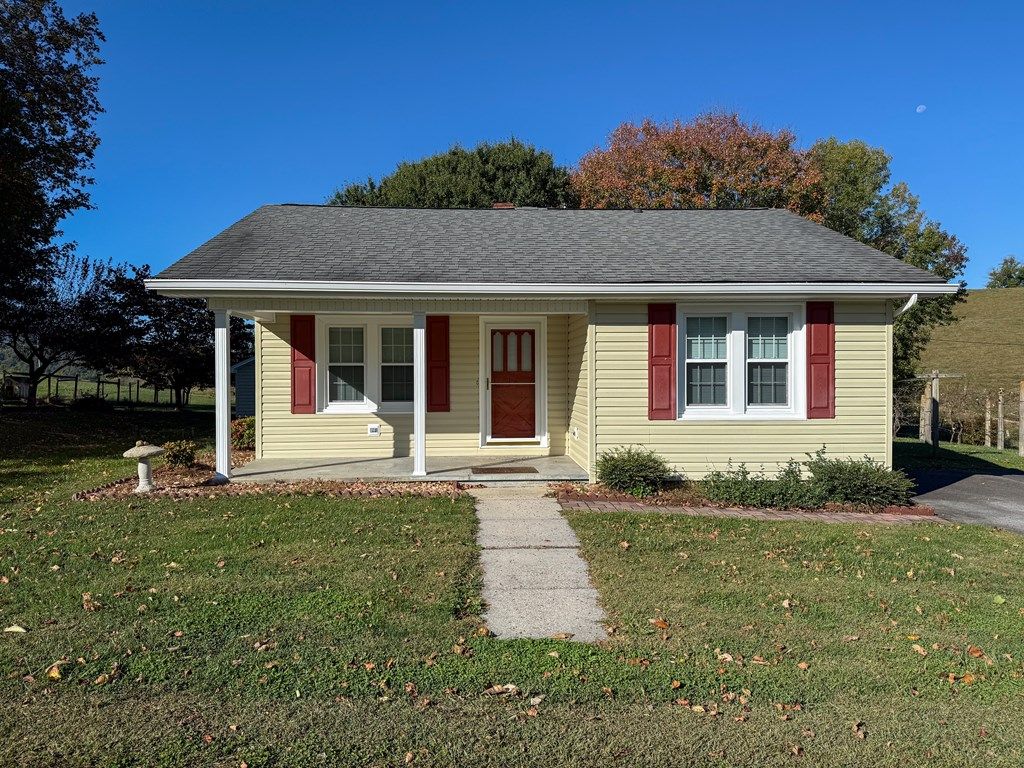 Photo of 20414 Larkspur Ln, Damascus, VA 24236 (MLS # 103735)