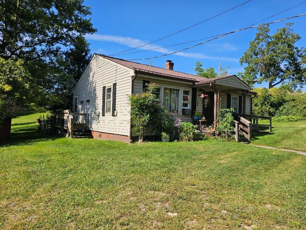Photo of 1553 Hilltown Rd, Fries, VA 24330 (MLS # 103364)
