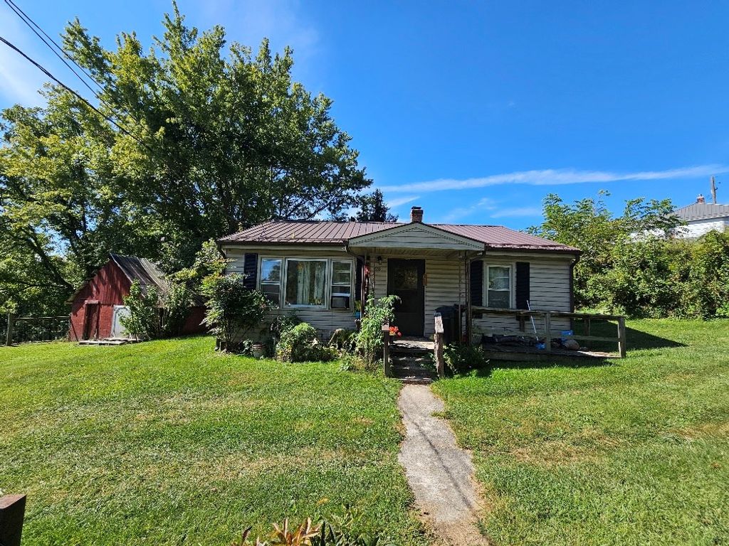 Photo of 1553 Hilltown Rd, Fries, VA 24330 (MLS # 103364)