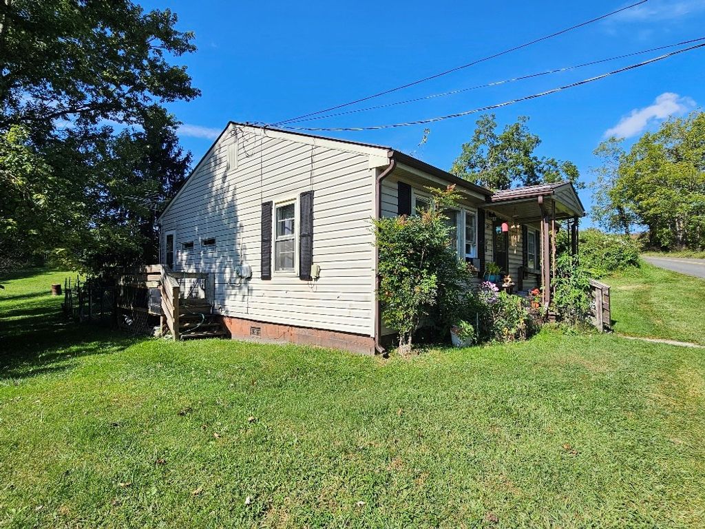 Photo of 1553 Hilltown Rd, Fries, VA 24330 (MLS # 103364)