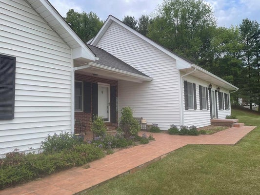721 POND ST, POUNDING MILL, VA 24637 - Image 072fb53799d09f54fe554e4d21babc1c/56240925
