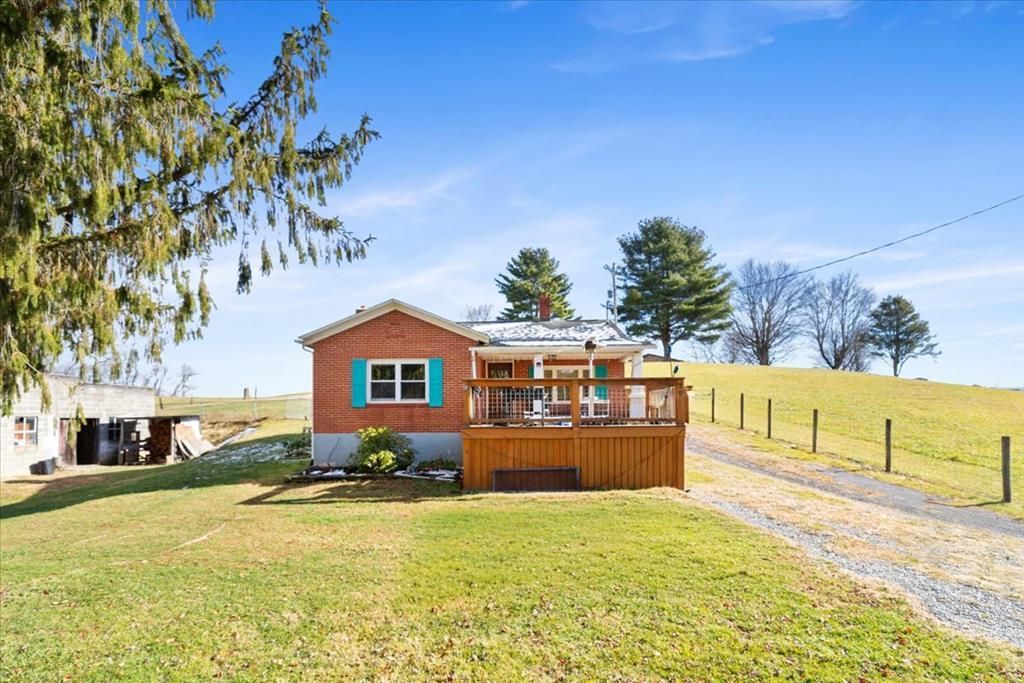 Photo of 304 S Greever Street, Rural Retreat, VA 24368 (MLS # 104349)