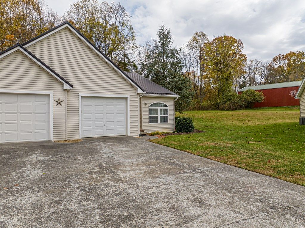 Photo of 111 Willow Oak Ct, Bristol, VA 24201 (MLS # 103999)