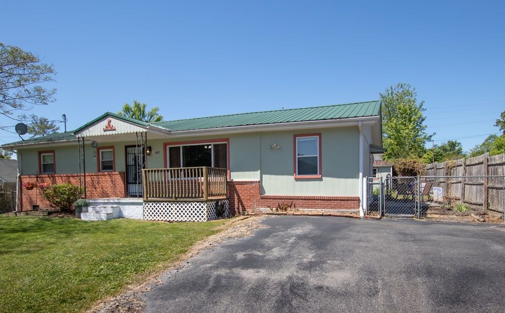 Photo of 1662 Carolina Avenue, Bristol, TN 37620 (MLS # 110093)