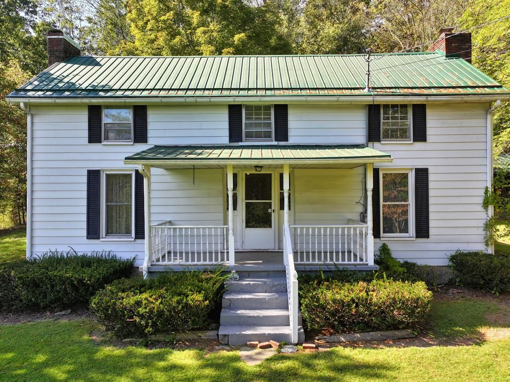 Photo of 492 Daw Road, Raven, VA 24639 (MLS # 103658)