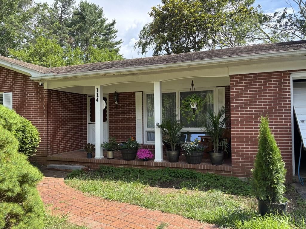 Photo of 114 Raspberry Rd, Woodlawn, VA 24381 (MLS # 103522)