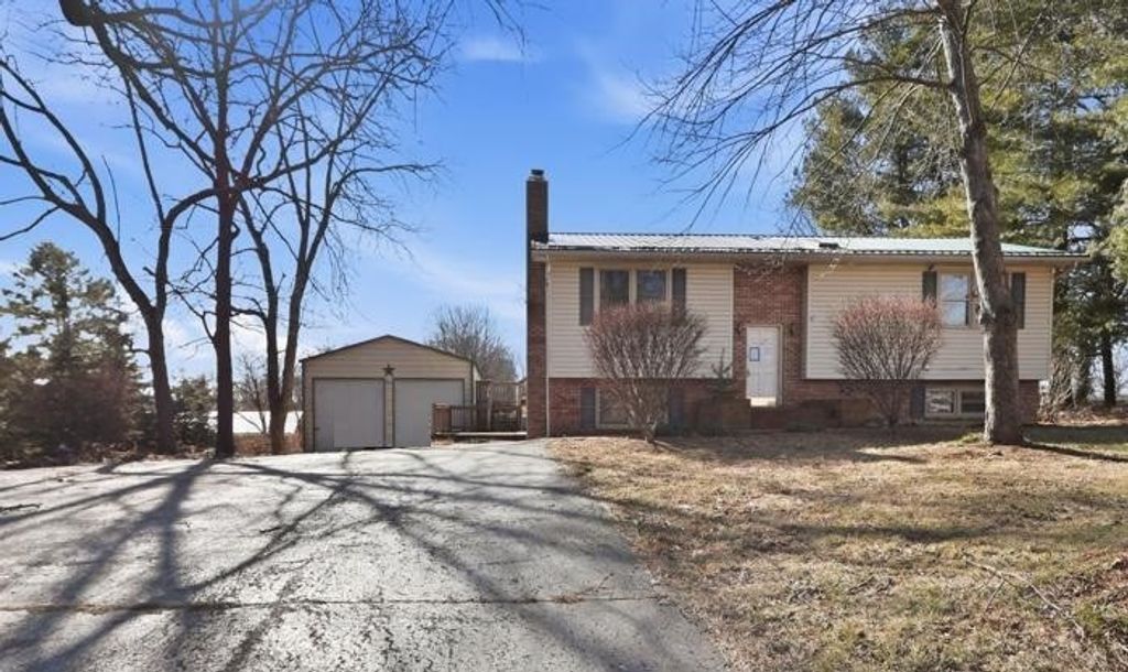 Photo of 6001 Oakview Ave, Dublin, VA 24084 (MLS # 105789)