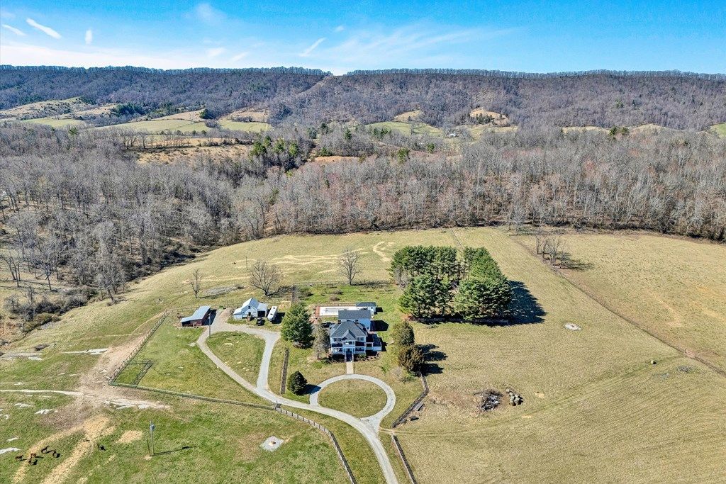 Photo of 6112 E Lee Hwy, Draper, VA 24324 (MLS # 103528)