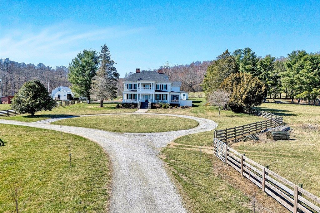 Photo of 6112 E Lee Hwy, Draper, VA 24324 (MLS # 103528)