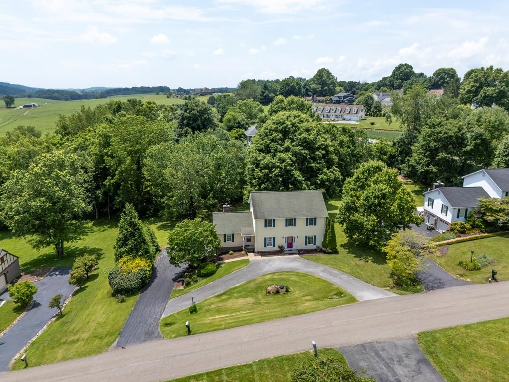 Photo of 19368 Triple Crown Drive, Abingdon, VA 24211 (MLS # 110979)