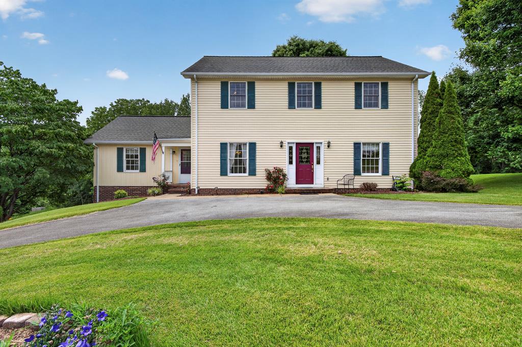 Photo of 19368 Triple Crown Drive, Abingdon, VA 24211 (MLS # 110979)