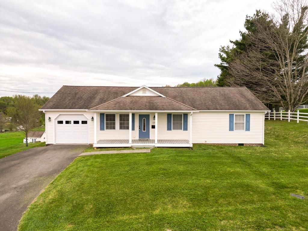 Photo of 529 529 Grannys Rd, Pounding Mill, VA 24637 (MLS # 109635)