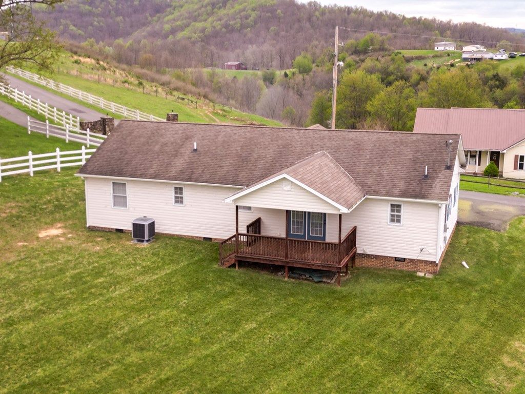 Photo of 529 529 Grannys Rd, Pounding Mill, VA 24637 (MLS # 109635)