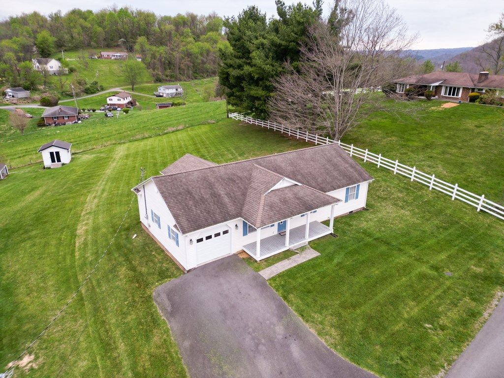 Photo of 529 529 Grannys Rd, Pounding Mill, VA 24637 (MLS # 109635)