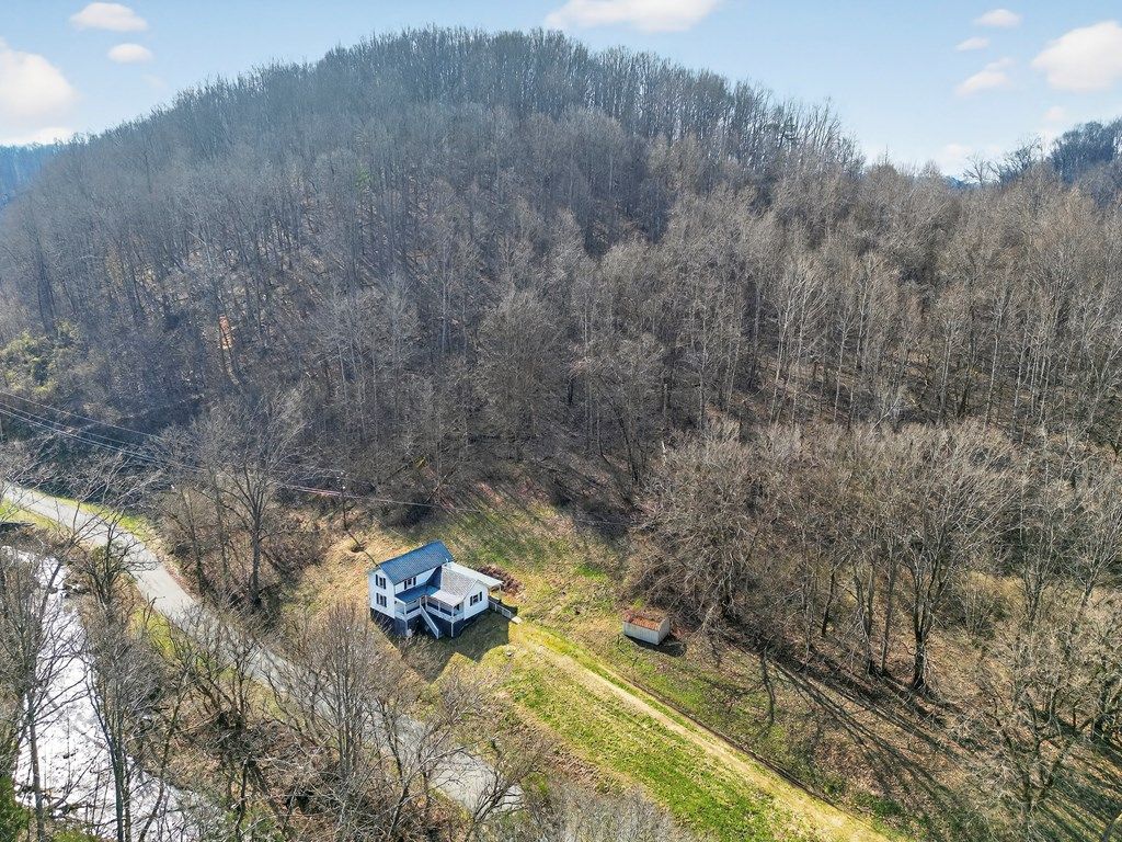 Photo of 240 Beaver Creek Rd, Saltville, VA 24370 (MLS # 109098)
