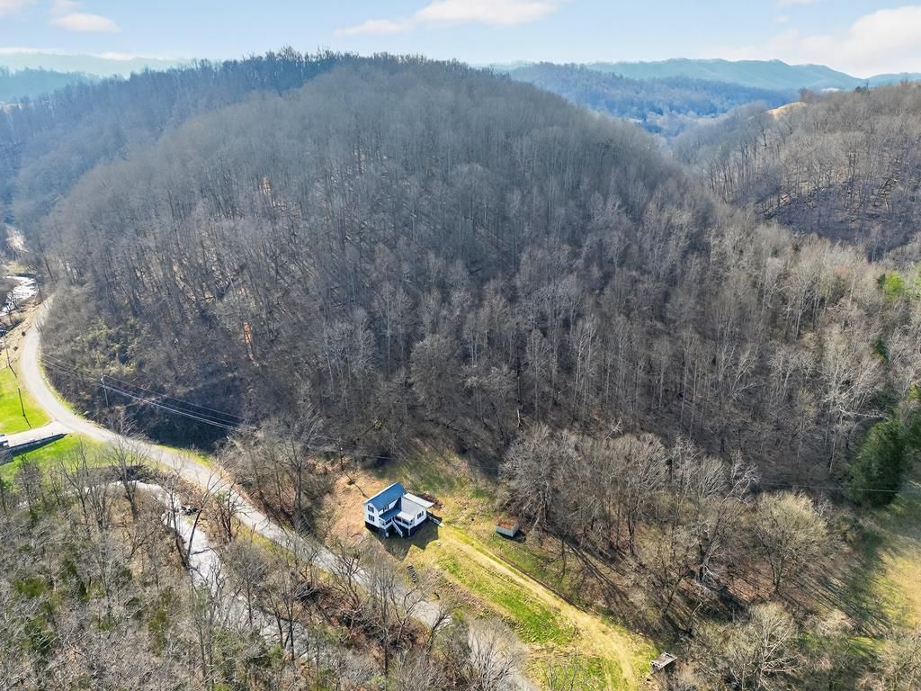 Photo of 240 Beaver Creek Rd, Saltville, VA 24370 (MLS # 109098)
