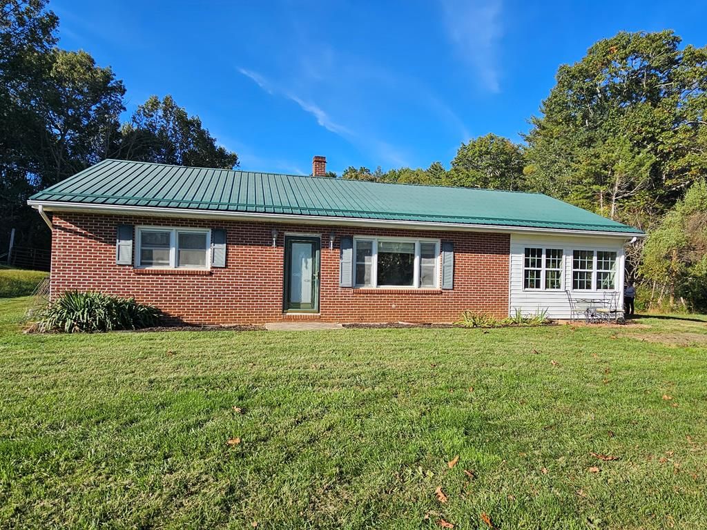 Photo of 213 Beaver Stone Ln, Independence, VA 24348 (MLS # 103641)