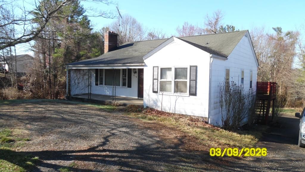 Photo of 910 S Main St, Hillsville, VA 24343 (MLS # 109264)