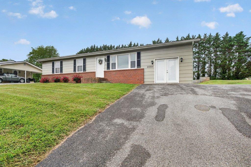 Photo of 25300 Wexmouth Drive, Abingdon, VA 24211 (MLS # 110268)