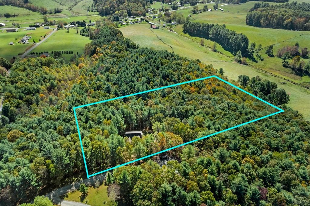 Photo of 619 Maplewood Drive, Galax, VA 24333 (MLS # 103886)