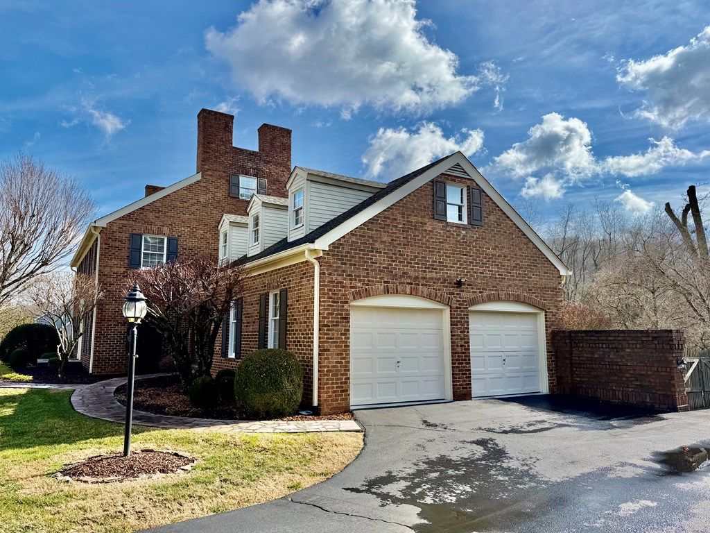 Photo of 244 Roscommon Drive, Bristol, TN 37620 (MLS # 105873)