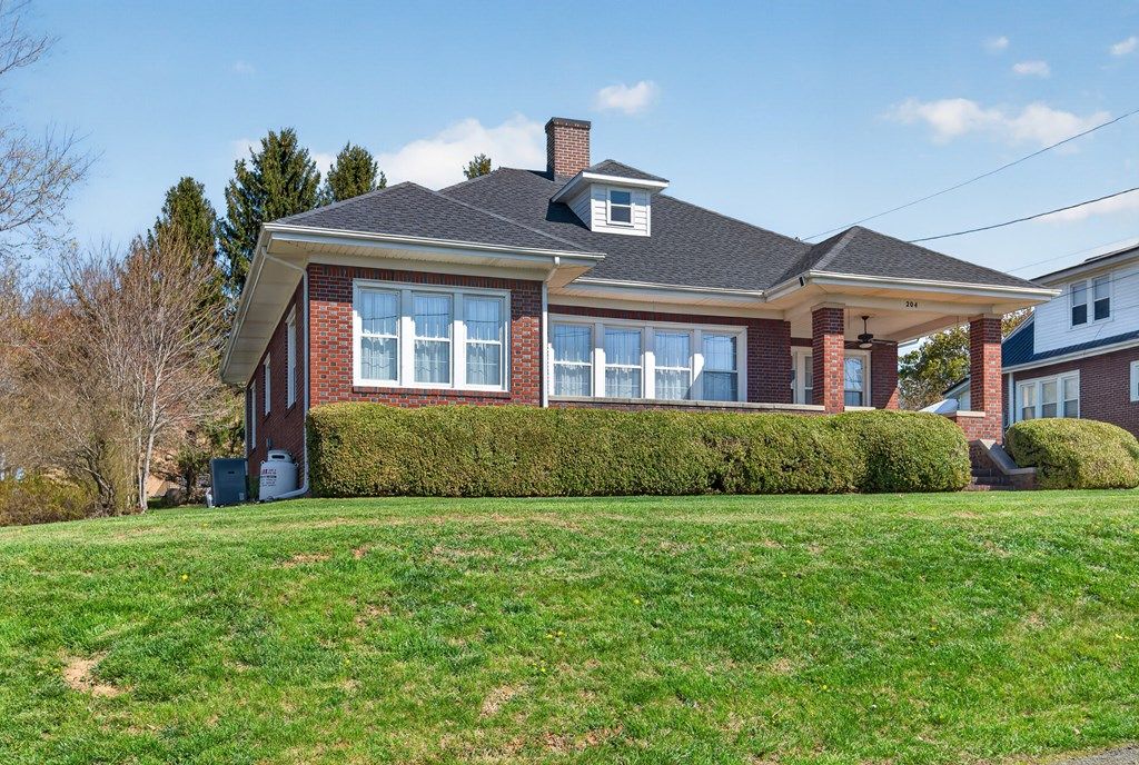 Photo of 204 Water St, Hillsville, VA 24343 (MLS # 109586)