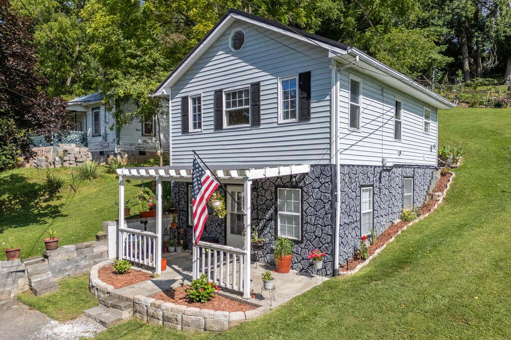Photo of 162 Orchard St, North Tazewell, VA 24630 (MLS # 111394)
