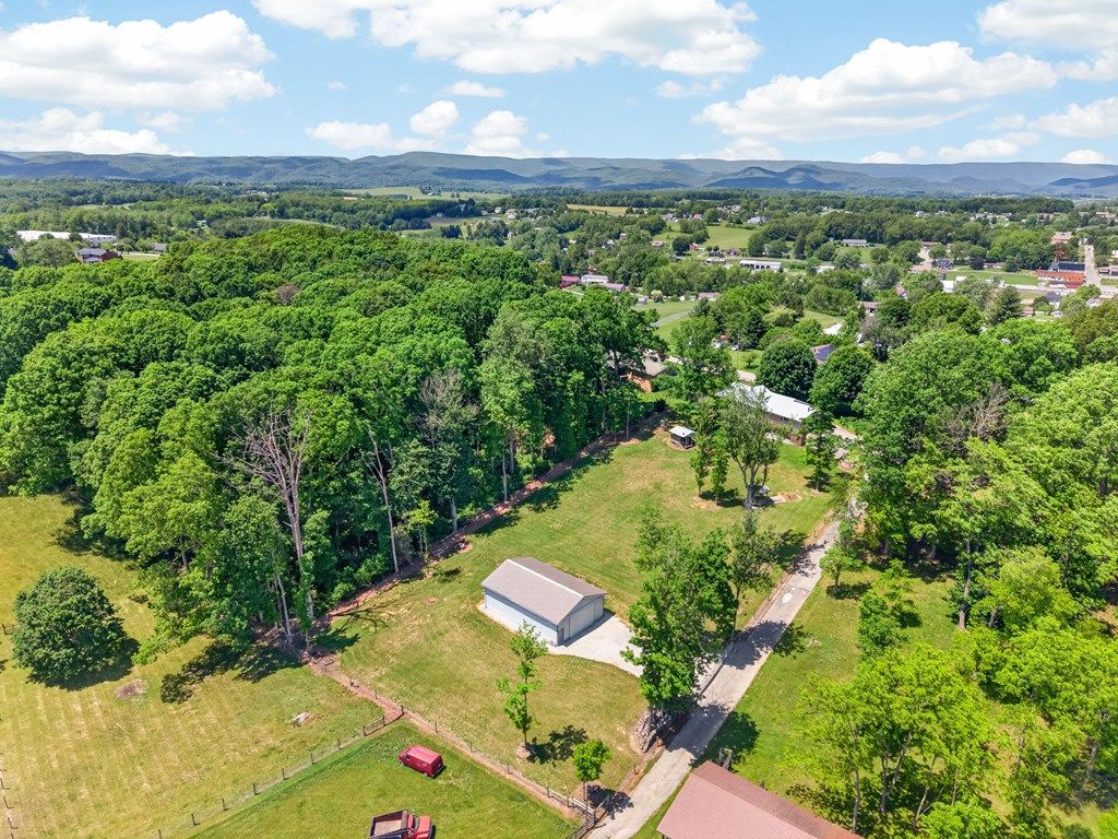 Photo of 301 Mountain View Ave, Rural Retreat, VA 24368 (MLS # 110342)