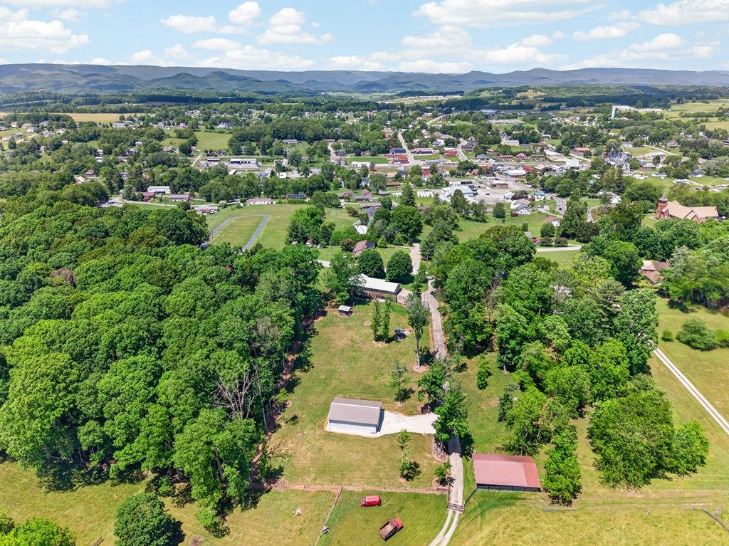 Photo of 301 Mountain View Ave, Rural Retreat, VA 24368 (MLS # 110342)