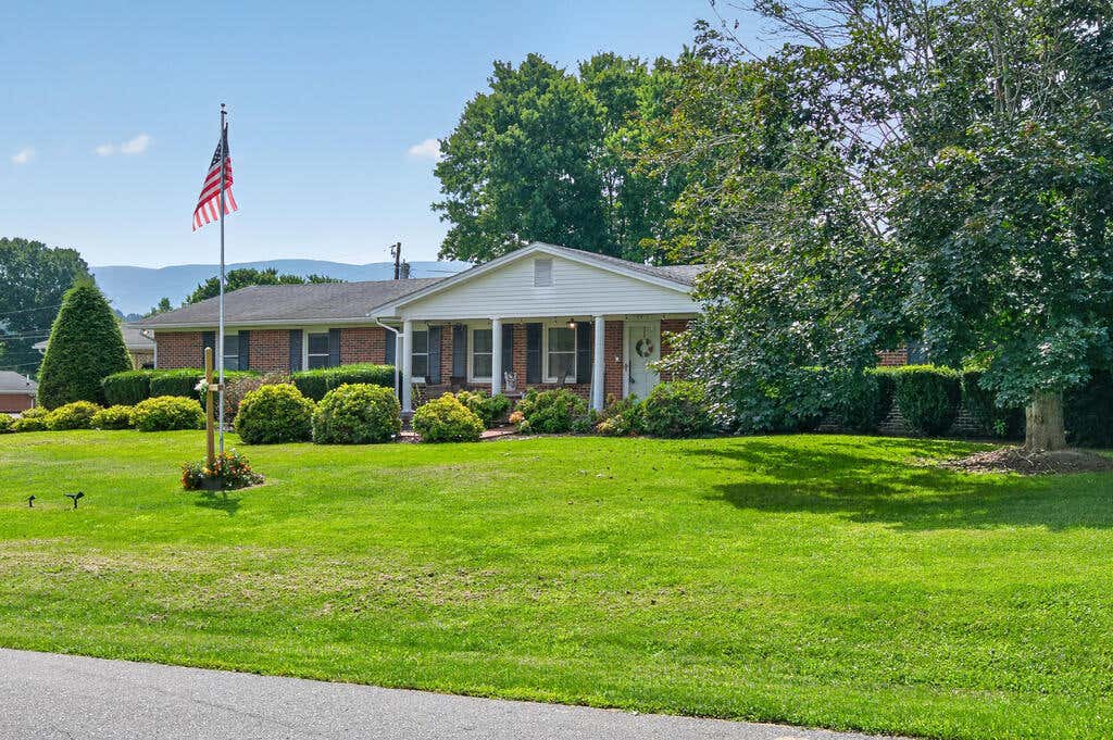 Photo of 77 Major St, Lebanon, VA 24266 (MLS # 111424)