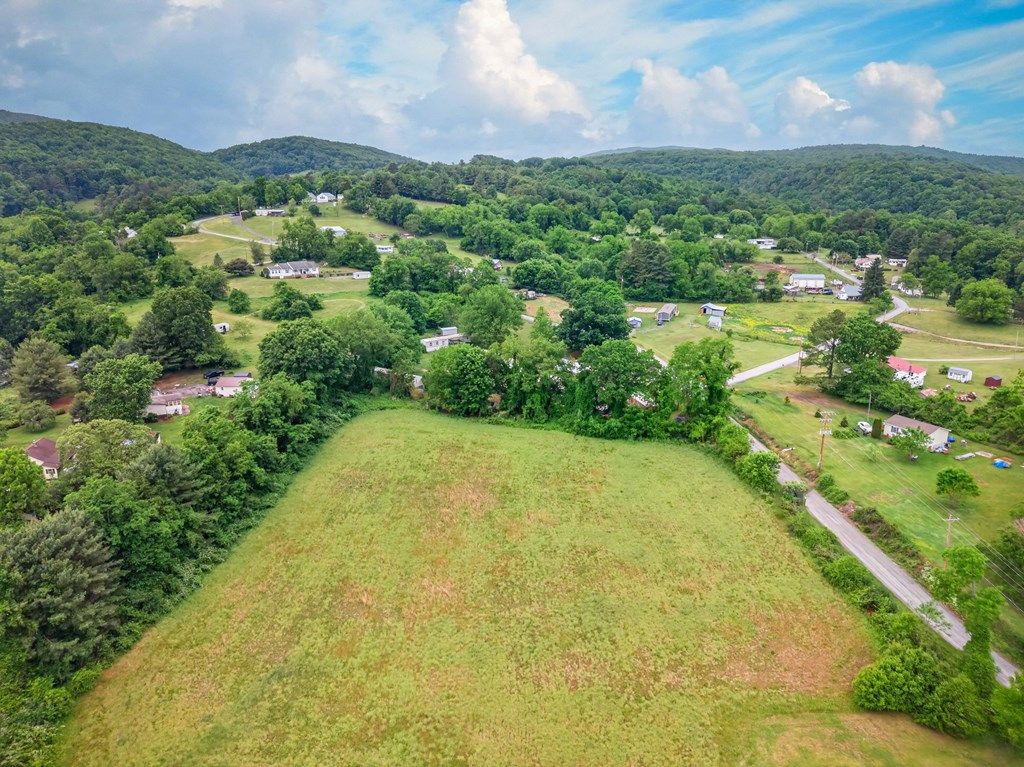 Photo of 126 N Rakestown Road #126, Ivanhoe, VA 24350 (MLS # 110265)