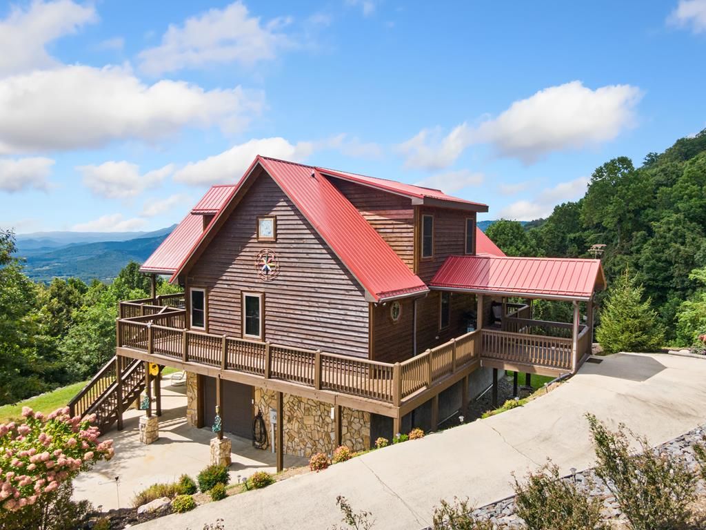 Photo of 316 Reflections Point Trl, Fancy Gap, VA 24328 (MLS # 103469)