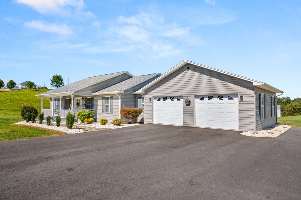 Photo of 982 Honeycutt Dam Road, Woodlawn, VA 24381 (MLS # 103442)