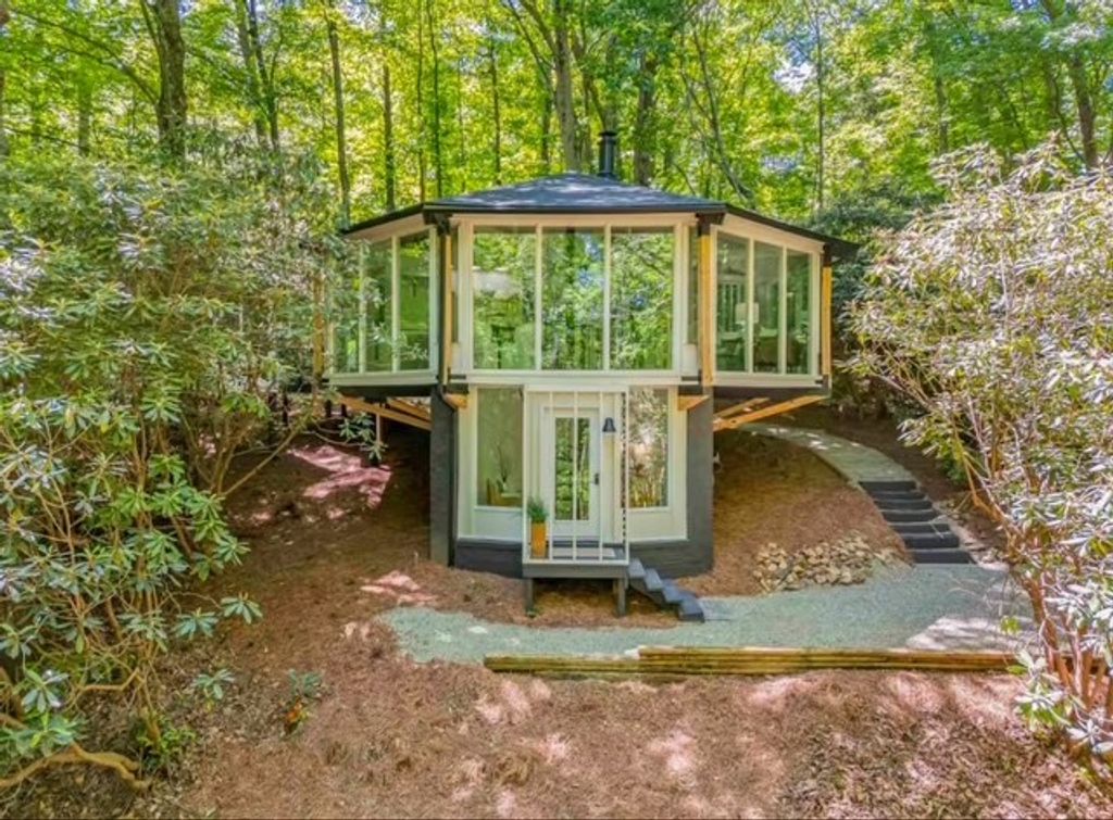 Photo of 65 Crooked White Oak Tr, Hillsville, VA 24343 (MLS # 104590)