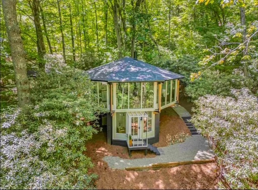 Photo of 65 Crooked White Oak Tr, Hillsville, VA 24343 (MLS # 104590)