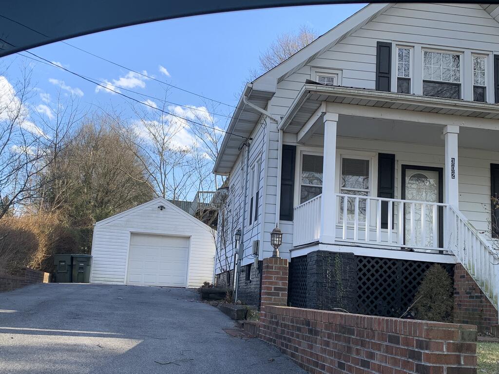 Photo of 302 Bradley St, Abingdon, VA 24210 (MLS # 112341)