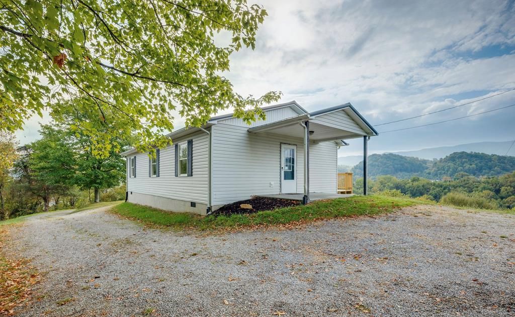 Photo of 256 Mays Street, Lebanon, VA 24266 (MLS # 103524)