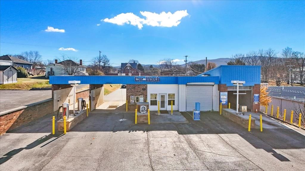 Photo of 425 E Main Street, Wytheville, VA 24382 (MLS # 104121)