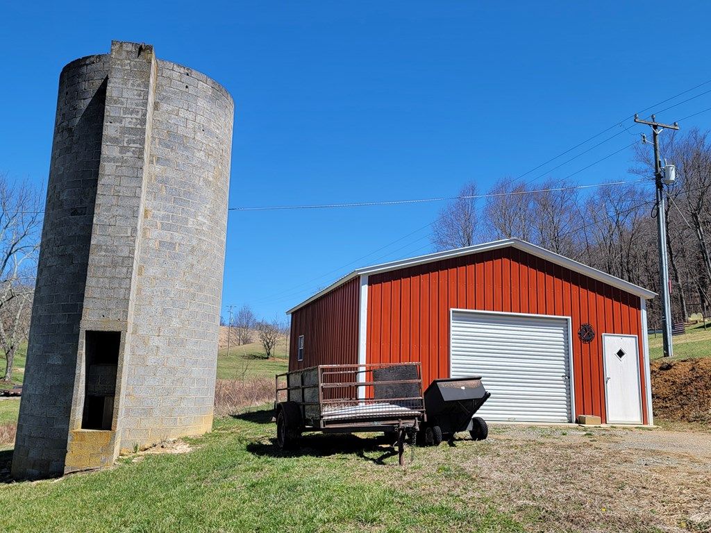 Photo of 836 Hidden Valley Rd, Independence, VA 24348 (MLS # 109404)