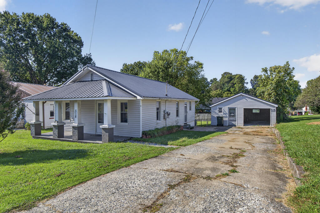 Photo of 518 Spurgeon Lane, Bristol, VA 24202 (MLS # 111797)