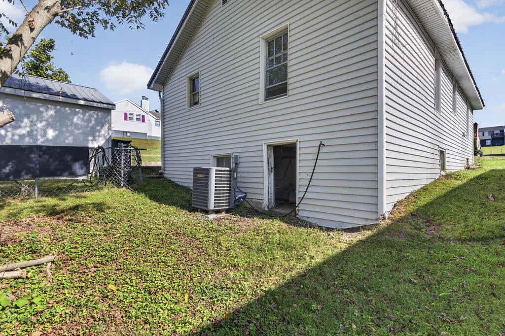 Photo of 518 Spurgeon Lane, Bristol, VA 24202 (MLS # 111797)