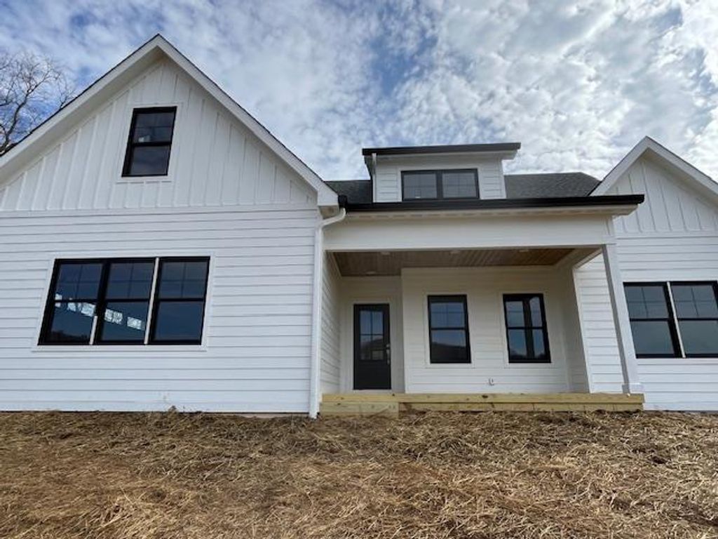 Photo of 15840 Black Hollow Rd, Abingdon, VA 24210 (MLS # 104200)